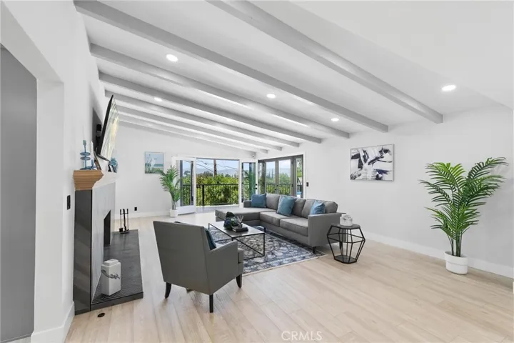 4925 Topeka Drive, Tarzana, California 91356