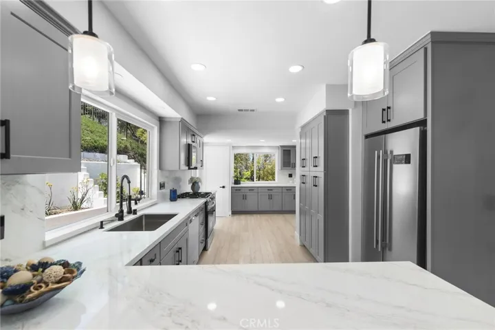 4925 Topeka Drive, Tarzana, California 91356