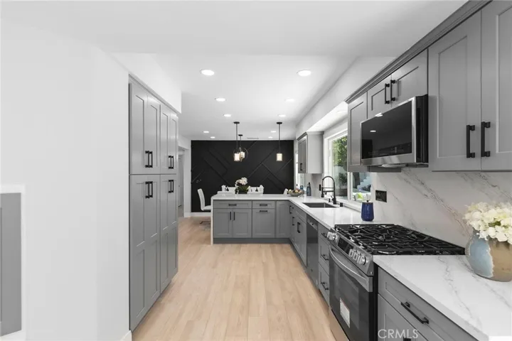 4925 Topeka Drive, Tarzana, California 91356