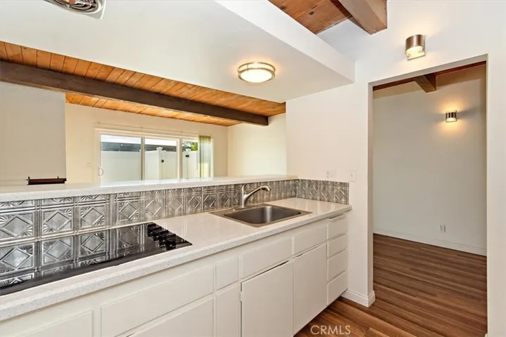 1220 Tennyson Street, Manhattan Beach, California 90266