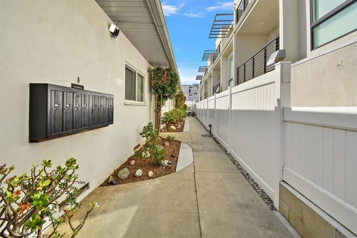 1220 Tennyson Street, Manhattan Beach, California 90266