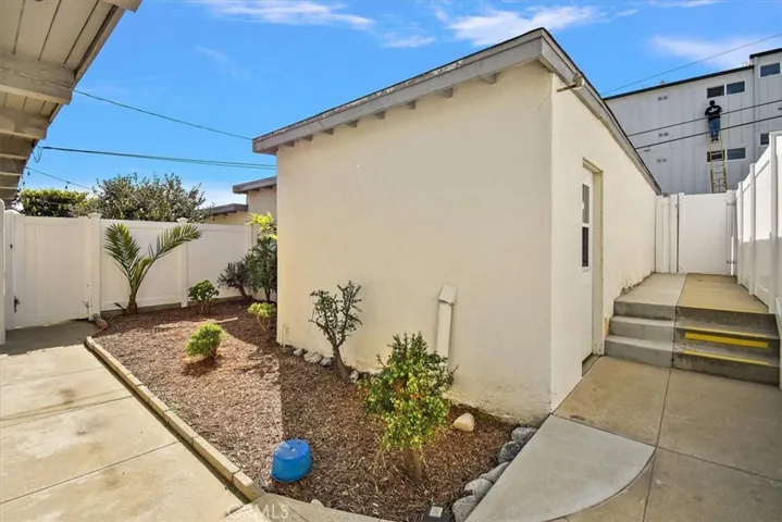 1220 Tennyson Street, Manhattan Beach, California 90266