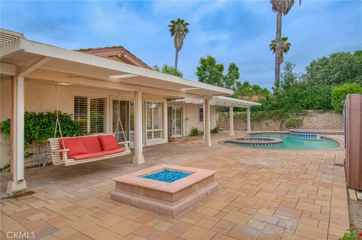 1212 Castlegate backyard
