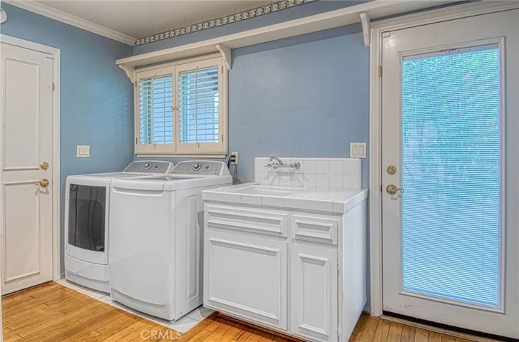1212 Castlegate laundry room