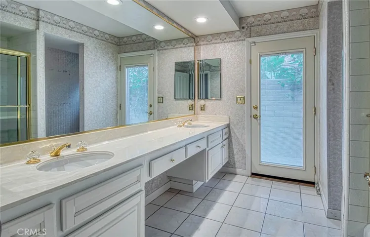 1212 Castlegate bathroom 2