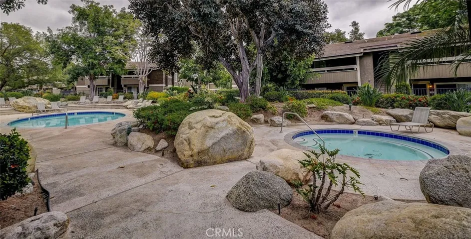 Resort like pool amenities