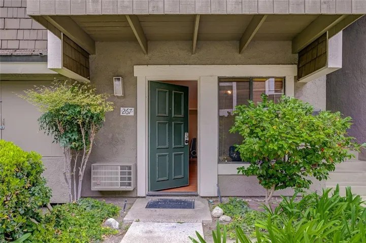 267 Streamwood, Irvine, California 92620