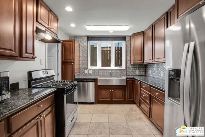 553 N Paseo De Anza, Palm Springs, California 92262