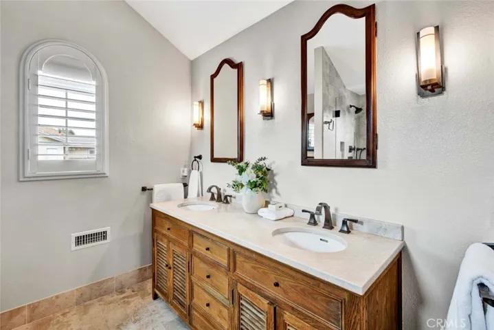 2210 Pacific Avenue E1, Costa Mesa, California 92627