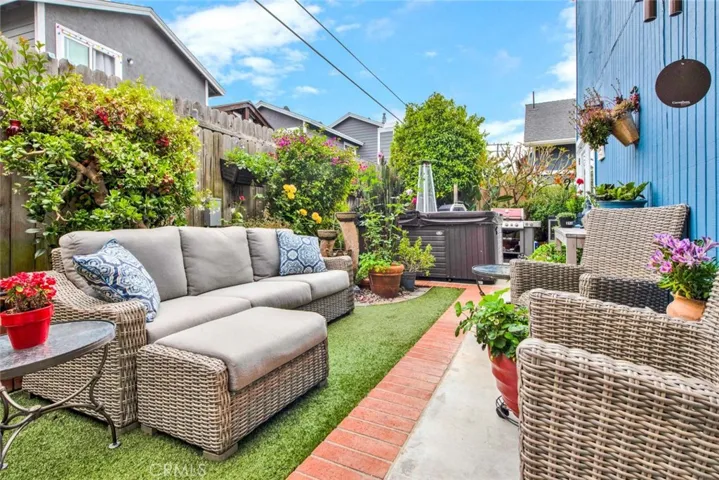 2210 Pacific Avenue E1, Costa Mesa, California 92627