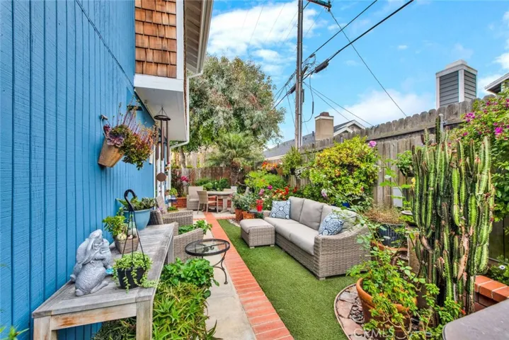 2210 Pacific Avenue E1, Costa Mesa, California 92627