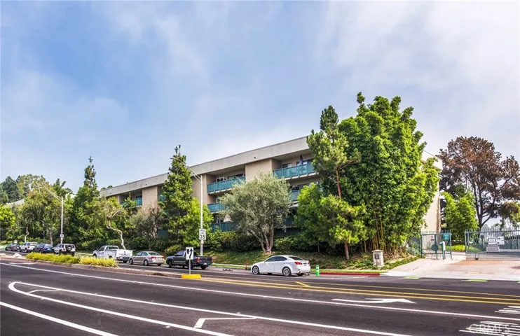 448 N Bellflower Boulevard 305, Long Beach, California 90814