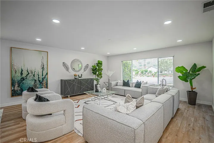120 E Fairfield Drive, Claremont, California 91711