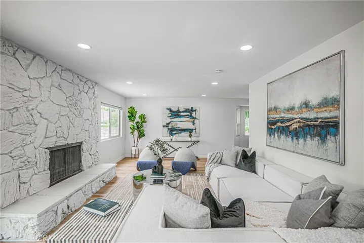 120 E Fairfield Drive, Claremont, California 91711