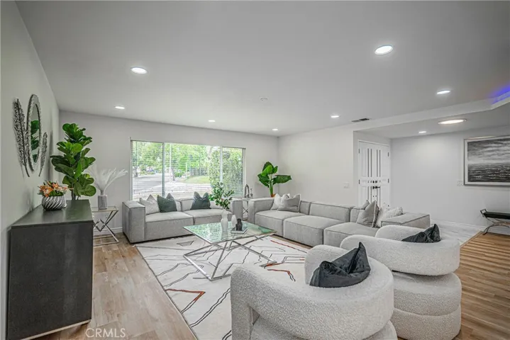 120 E Fairfield Drive, Claremont, California 91711
