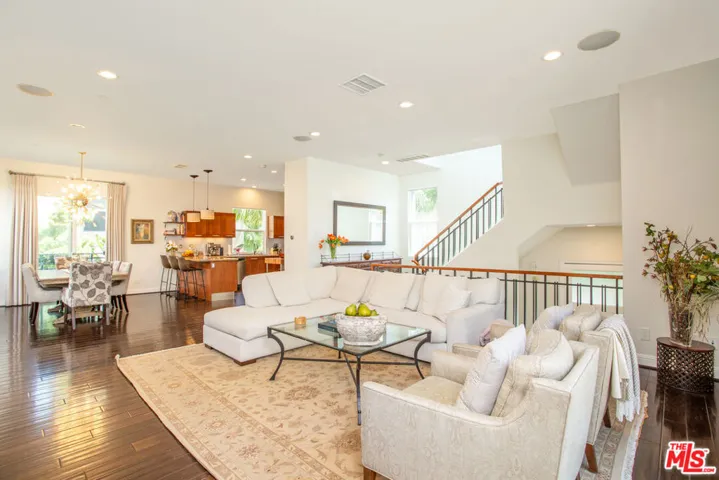6502 Para Way 23, Los Angeles, California 90094