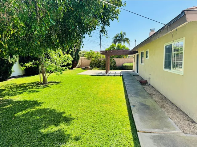 9657 Lark Circle, Fountain Valley, California 92708