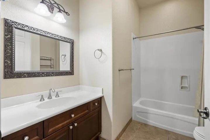 1660 Chateau Ln, Manteca, California 95337
