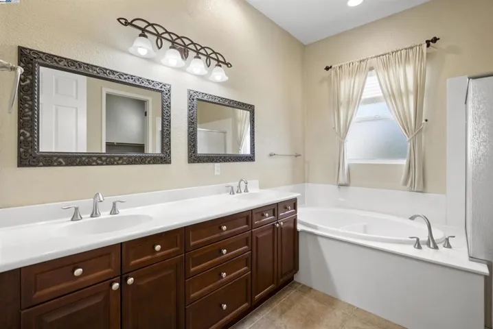 1660 Chateau Ln, Manteca, California 95337