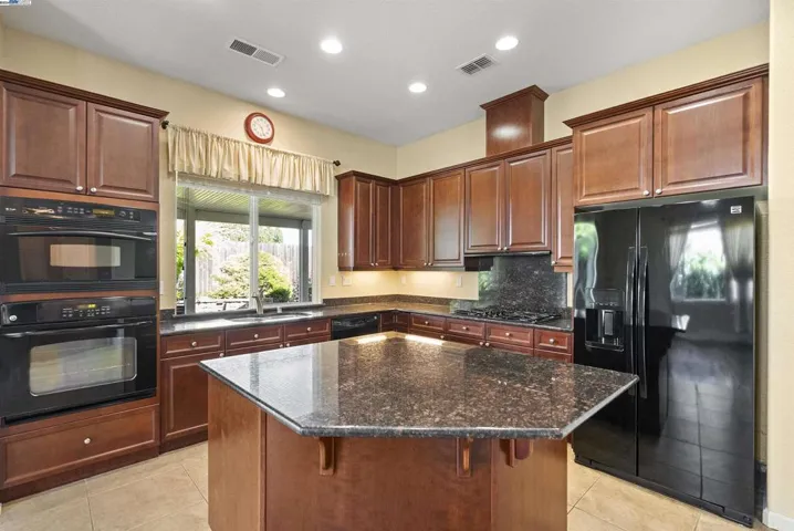 1660 Chateau Ln, Manteca, California 95337