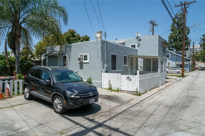 415 W Pine Street, Santa Ana, California 92701