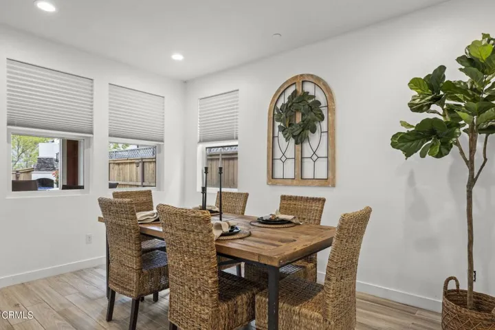 17-web-or-mls-UpmarketMedia-10578San-51