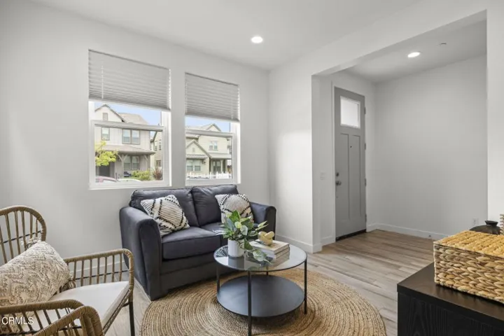 6-web-or-mls-UpmarketMedia-10578San-18