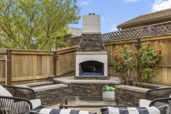 41-web-or-mls-UpmarketMedia-10578San-122