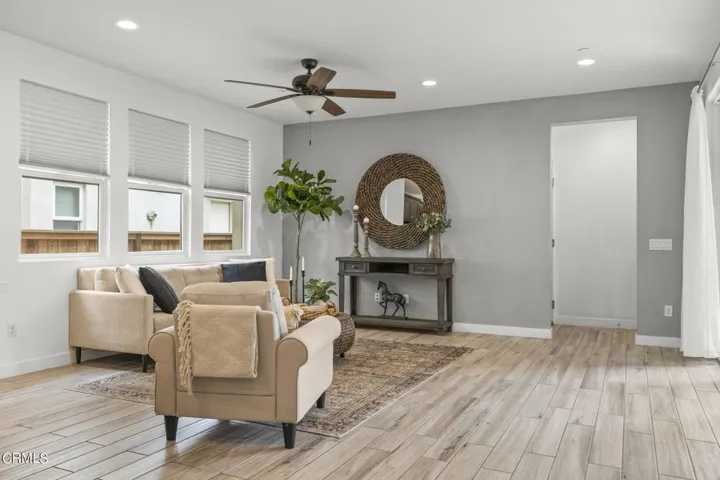 13-web-or-mls-UpmarketMedia-10578San-39