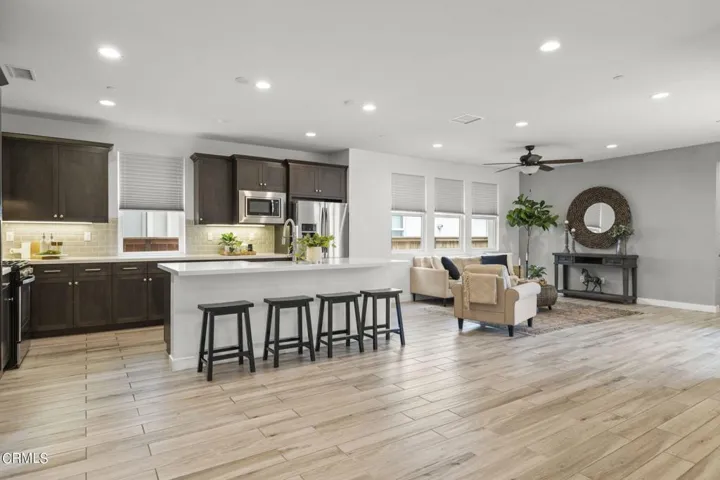 8-web-or-mls-UpmarketMedia-10578San-24
