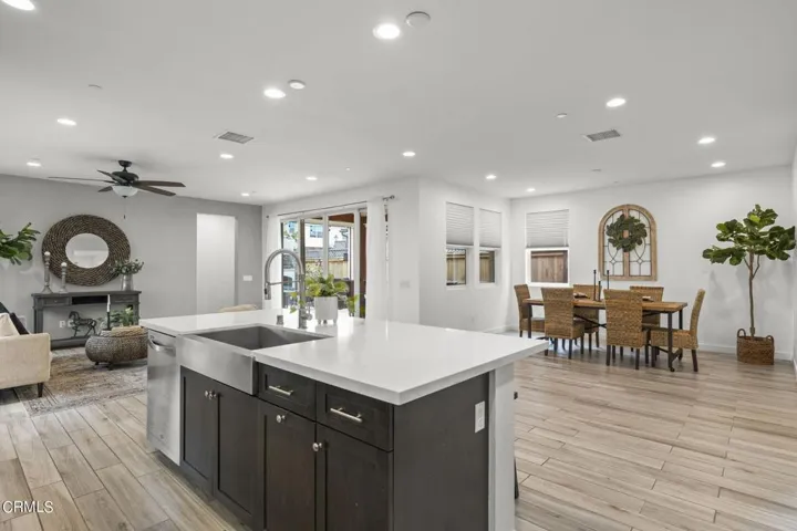 12-web-or-mls-UpmarketMedia-10578San-36