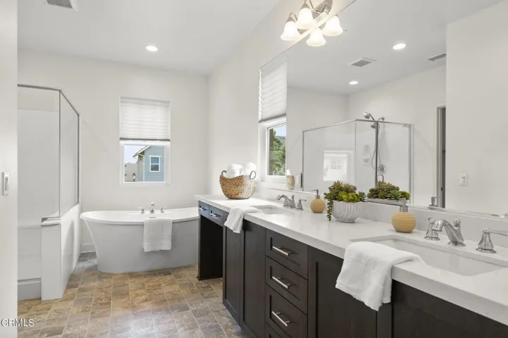 29-web-or-mls-UpmarketMedia-10578San-87
