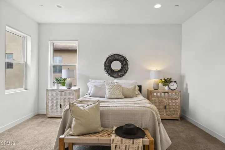 28-web-or-mls-UpmarketMedia-10578San-84