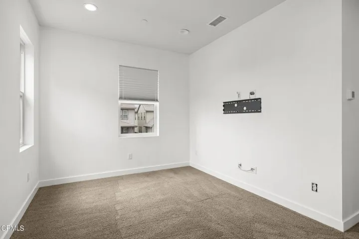 25-web-or-mls-UpmarketMedia-10578San-75
