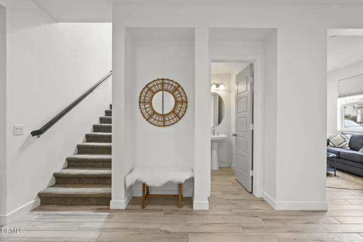 22-web-or-mls-UpmarketMedia-10578San-66