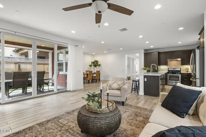 15-web-or-mls-UpmarketMedia-10578San-45
