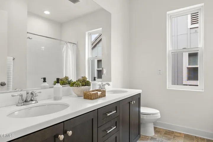 34-web-or-mls-UpmarketMedia-10578San-102