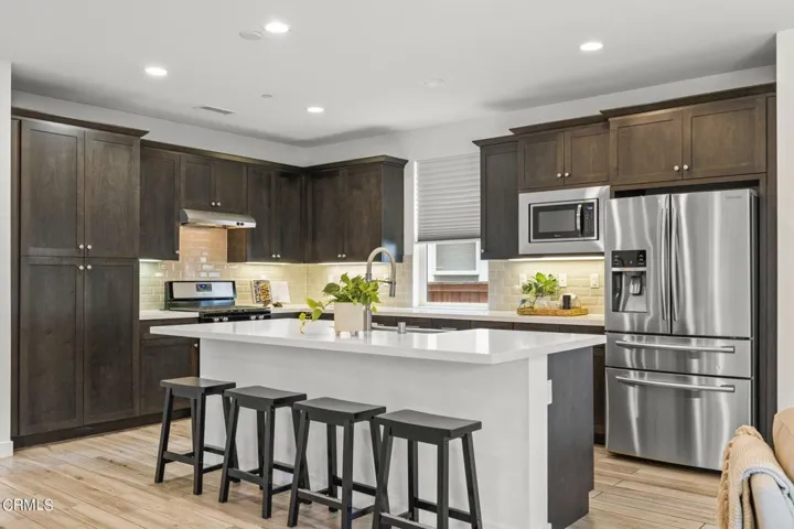 10-web-or-mls-UpmarketMedia-10578San-30