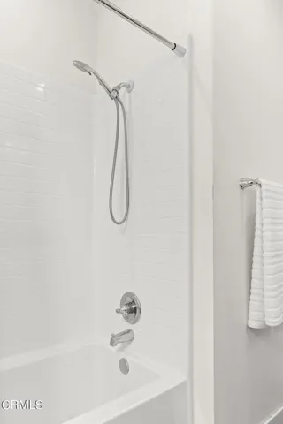 35-web-or-mls-UpmarketMedia-10578San-105