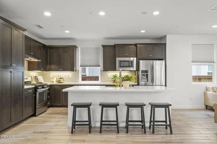 9-web-or-mls-UpmarketMedia-10578San-27a