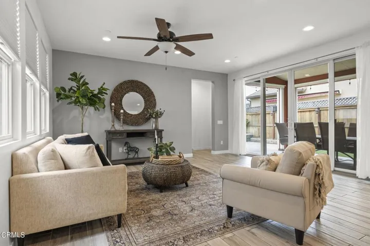 14-web-or-mls-UpmarketMedia-10578San-42