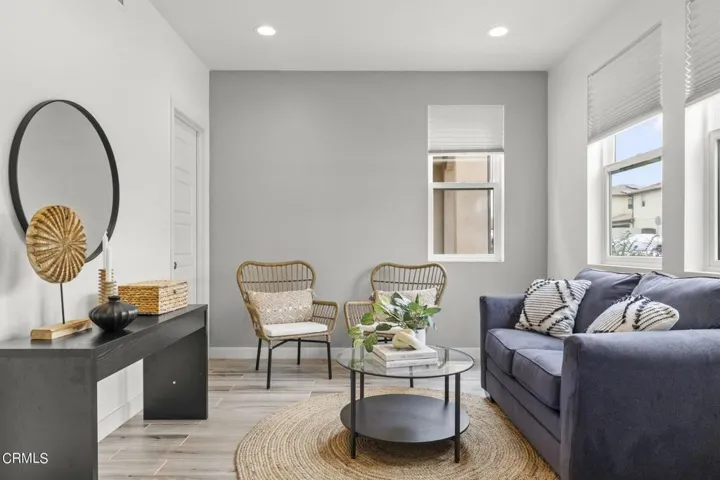 5-web-or-mls-UpmarketMedia-10578San-15