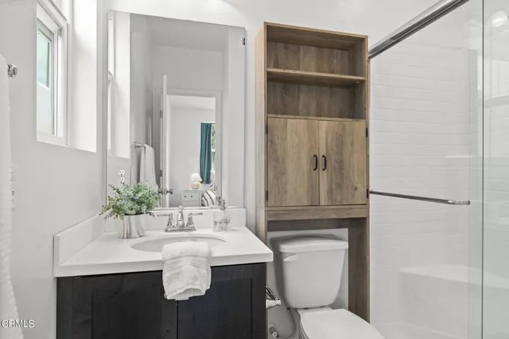 21-web-or-mls-UpmarketMedia-10578San-63