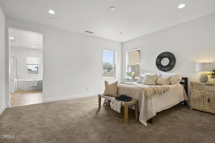 27-web-or-mls-UpmarketMedia-10578San-81