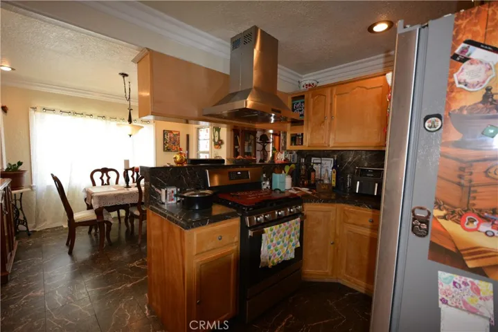 Beautiful Exhaust Fan over stove