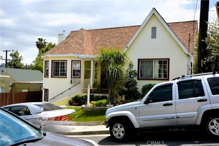 Adorable Curb appeal -