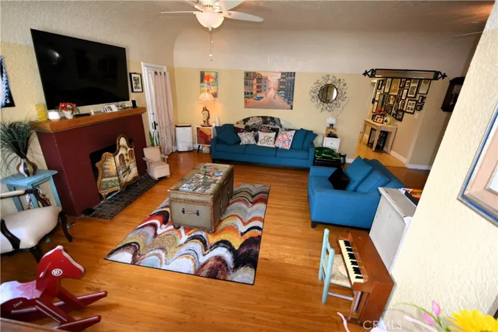 Gas & Wood burning fireplace.