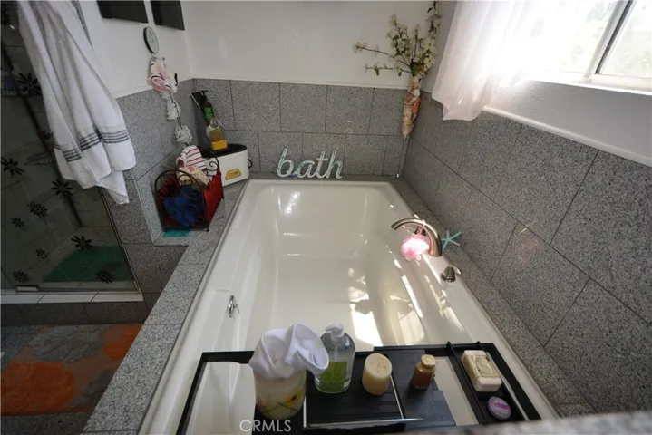 Relaxing soaking tub