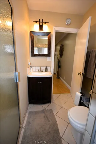 another view of the secondary bathroom