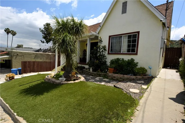 Water conserving artificial lawn